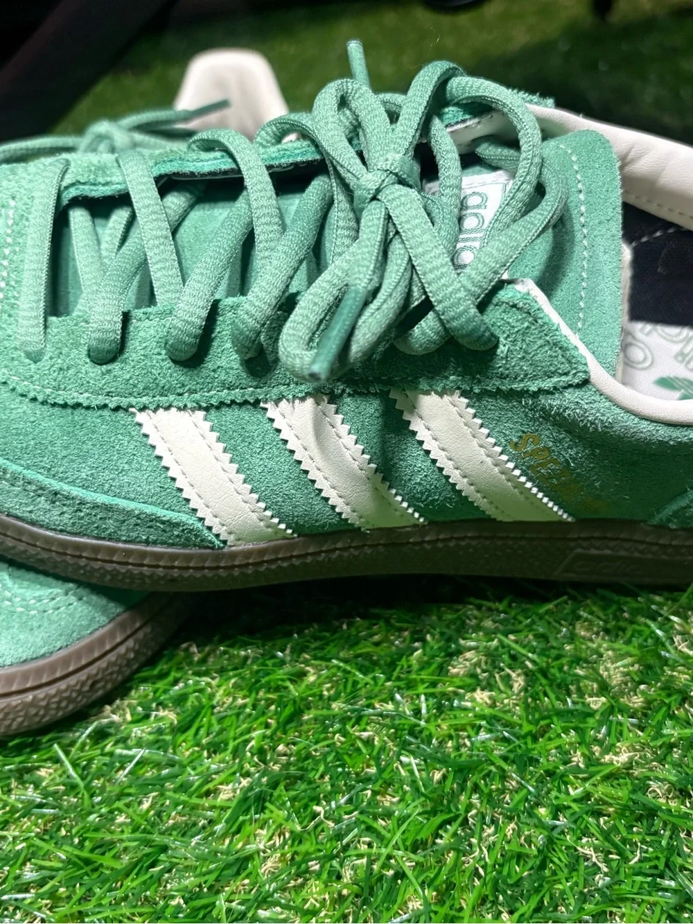 adidas Spezial Suede Sneakers in Green with White Stripes mens 6, Women’s 7